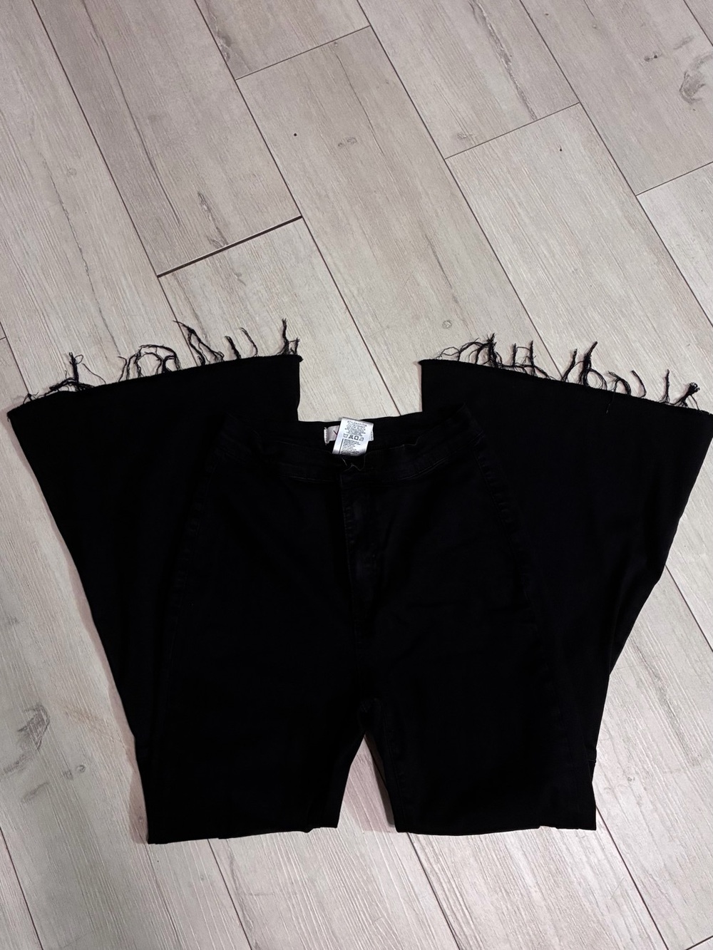 Vibrant Black Frayed Hem Women’s Jeans